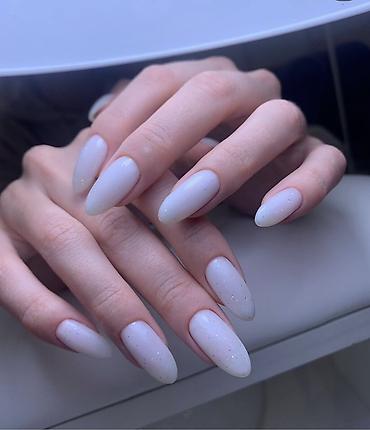 Кызматтар: Маникюр и педикюр, покрытие гель‑лаком/дизайн ногтей. - Формы — 4