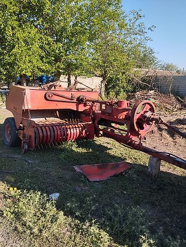 Traktorlar: Belarus MTZ-82.1 traktor Xüsusiyyətlər: - 4x2 təkər formulu, ön — 6