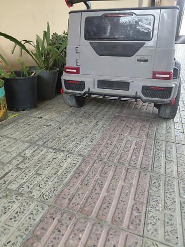 elekt: Uşaq üçün elektrikli qoşqa maşın - Kuzov: SUV tipli, boz rəng, qara — 1