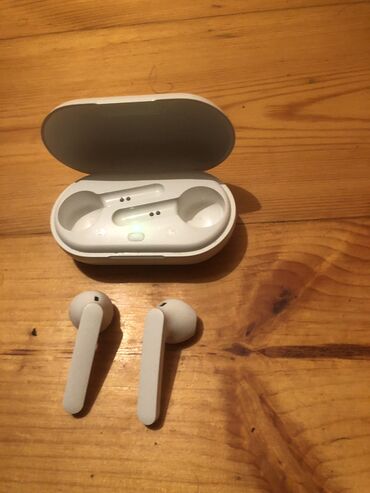 airpods qulaqciq qiymeti: 90 manatlıq airpotsdu 25 manat tecili satıllr ünvan maşdağa