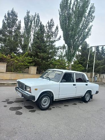 lada 2108: Lada 2107, ağ rəng, sedan kuzov. Texniki xüsusiyyətlər və təchizat: - — 1