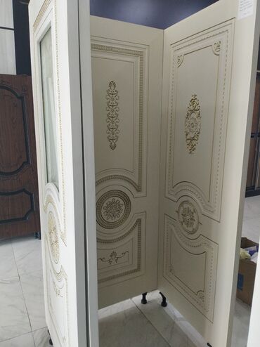 suse qapilar qiymeti: Bu, daxili məkanlar üçün nəzərdə tutulmuş, qabarıq naxışlı və qızılı