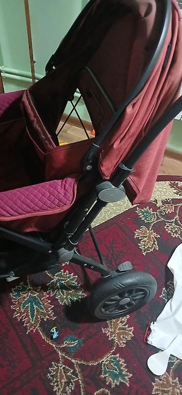 Uşaq arabaları: Uşaq arabası – çoxfunksiyalı, qırmızı/bordo rəngdə Xüsusiyyətlər: - — 5