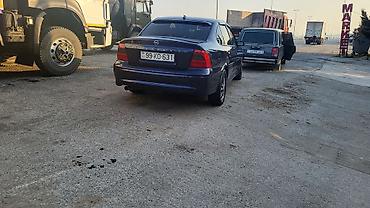Opel: Opel Vectra B sedan - Kuzov: 4 qapılı sedan, tünd göy rəng - Mühərrik — 4