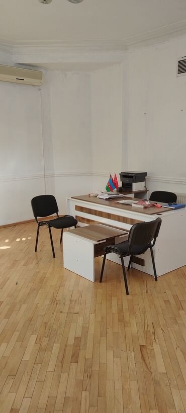 Ofislər: Elmlər metrosunun yaxınlığında yerləşən 160 kv.m sahəsi olan 6 otaqlı — 1