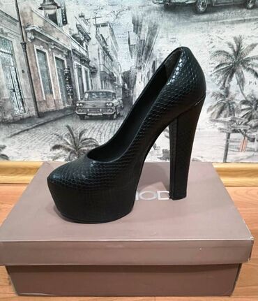 обувь на платформе: Туфли Размер: 38, цвет - Черный