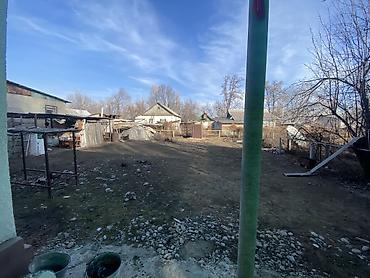 Продажа коттеджей и домов: Продаётся жилой дом с участком. Основные параметры: - Отдельно — 3