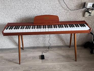 - Elektron piano/klaviatura, 88 klavişli tam ölçülü klaviatura - Taxta