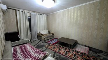 сдаю квартиру в районе аламединского рынка: 3 комнаты, 60 м², 105 серия, 1 этаж, Старый ремонт
