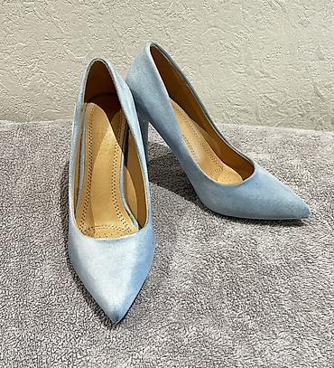 baletkalar: Zərif açıq mavi rəngli qadın tuflisi - Model: klassik “pointed-toe” — 3
