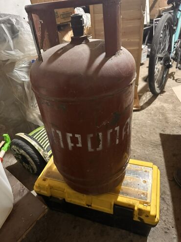 метан баллон: Баллон для сжиженного газа (пропан). - Материал: сталь, окрашен в