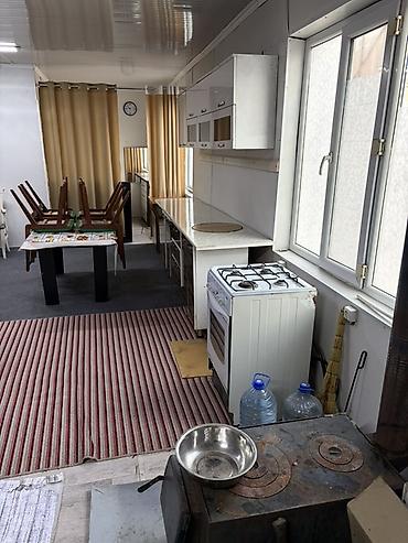 Кыймылсыз мүлк: Сдаётся просторное помещение-студия с отдельным входом. Адрес — 4