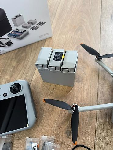 Дроны: DJI Mini 3 Fly More Combo с пультом DJI RC (экран), вес до 249 г — 2
