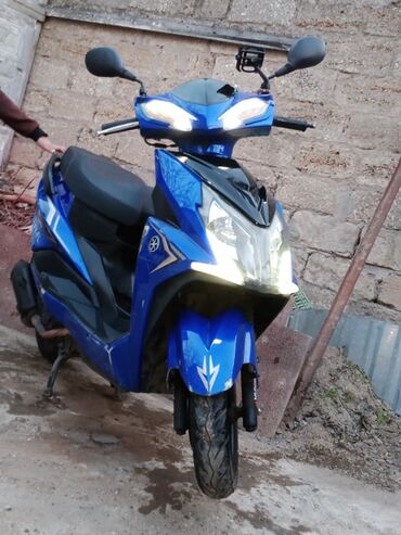 yamaha fzs: Yamaha 125 cc Moped 7.500 probeqi var.qoz kimidi.Problemi