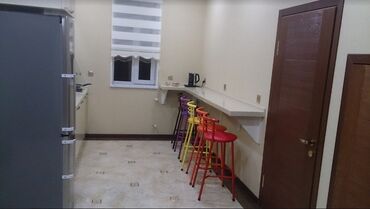 Otaqların günlük kirayəsi: Geniş və rahat qonaq otağı/kiralık otaq. Xüsusiyyətlər: İnşaatçılar — 8