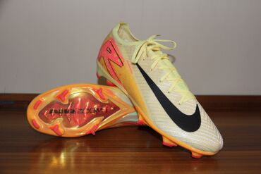 Maskalar, eynəklər: Butslar Nike, Ölçü: 44, İşlənmiş