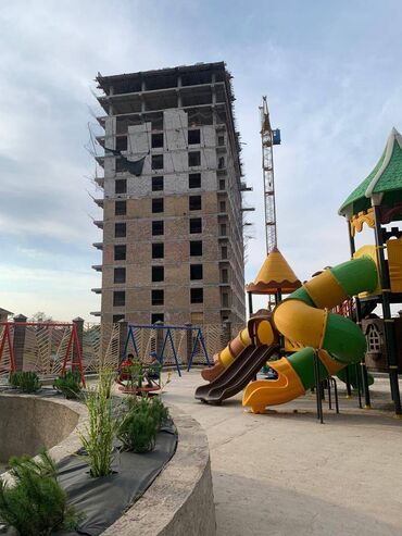 сдаю квартиру в барачном доме: 3 бөлмө, 95 кв. м, Элитка, 4 кабат, ПСО (өзү оңдоп түзөтүп бүтүү үчүн)