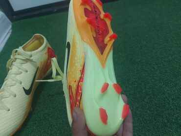 спортивные бриджи мужские: Мужские кроссовки, 35, Nike, Новый, цвет - Желтый