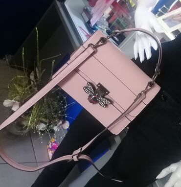 bundu roze boje: Prelepa Tašnica Kupljena u Office shoes Savrsena Novo Dimenzije 25 ×20