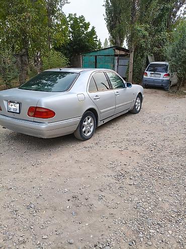 124 полик: Mercedes-Benz — интерьер седана классического поколения. Основные — 6