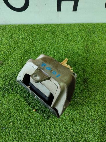 Другие детали кузова: Подушка двигателя Volkswagen Golf MK4 2 2002 (б/у) at lalafo.kg Другие детали кузова: Подушка двигателя Volkswagen Golf MK4 2 2002 (б/у)