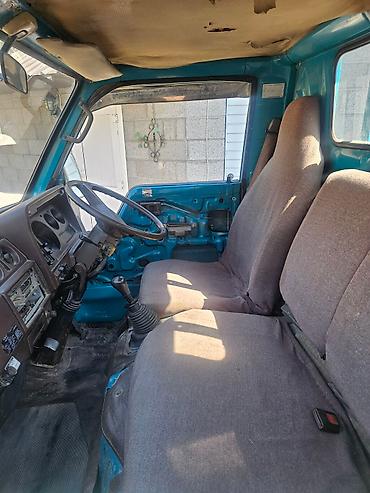 a8 d2: Грузовой автомобиль Toyota Dyna бирюзового цвета, предназначенный для — 4