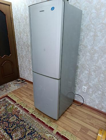 Двухкамерный холодильник Samsung, серебристый цвет, классическая схема