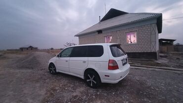 возьму машину в аренду под такси: Просторный белый минивэн/универсал с 5 дверями и тонированными задними