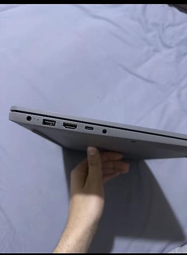 komputer prosesor: Lenovo noutbuk – gümüşü korpus, tam ölçülü klaviatura və iri touchpad — 2
