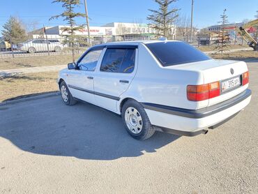 Volkswagen: Volkswagen Vento: 1992 г., 1.8 л, Механика, Бензин, Седан