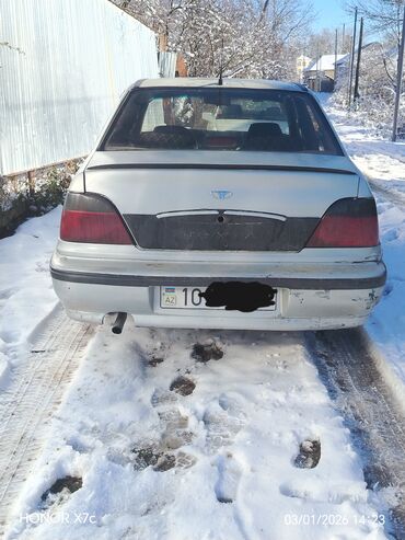 Daewoo: Daewoo Nexia sedan - Kuzov: 4 qapılı sedan, gümüşü rəng - Mühərrik — 2
