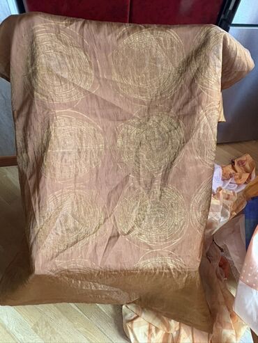 Parçalar: Müxtəlif naxışlı və rəngli pərdələr tək və cüt olanlar var — 9