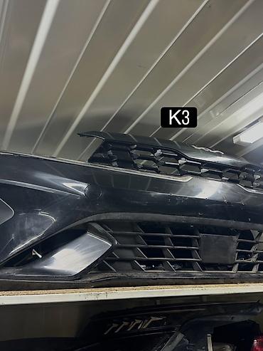 Передний бампер для Kia K3. - Оригинальная деталь кузова с решёткой