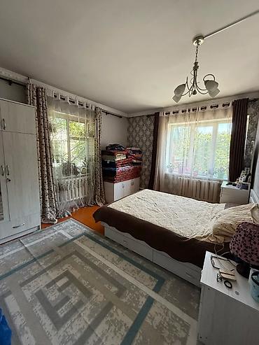 Продажа полдома: 🏡 Продаётся полдома. 📍 Локация: Село Маевка 📐 Основные параметры: 👉 — 8