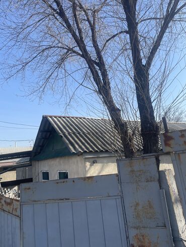 продажа домов в городе бишкек: 70 м², 3 комнаты, Старый ремонт Кухонная мебель