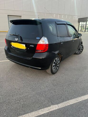продаю авто в рассрочку фит: Honda Fit: 2002 г., 1.3 л, Автоматические, Бензин