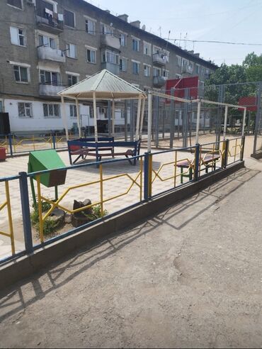 квартира бир болмолу: Продается трех комнатная квартира СРОЧНО ХБК орентир на против рынка