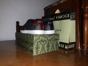 аквашузы купить бишкек: Мужские кроссовки, 41, Gucci, Новый, цвет - Серый