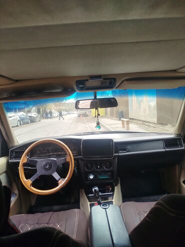 Mercedes-Benz: Mercedes-Benz 190 (W201): 2 l | 1990 il Sedan — 5