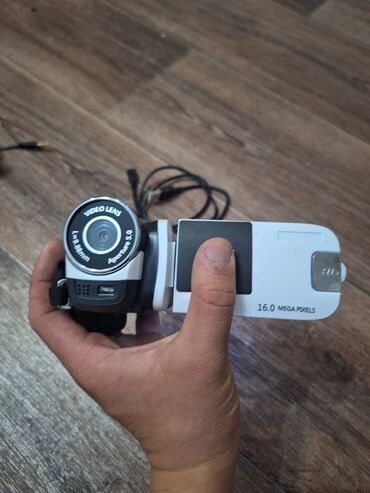 360 камера: Видео камера состояние отличное работает идеально отдаю вместе с CD