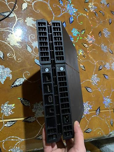 ps konsolu: Sony PlayStation 4 (PS4) oyun konsolu Xüsusiyyətlər: - Model: PS4 — 5