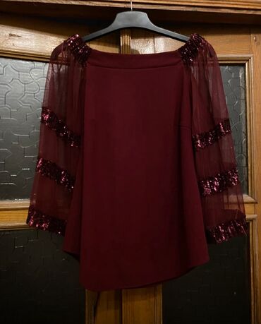 Köynək və bluzalar: Qadın geyimləri – 2 fərqli model 1) Ağ bluz: - Yumşaq, axıcı parça - — 39