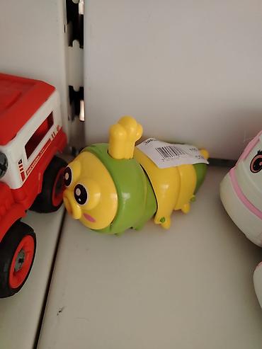 kinder joy dc: Заводная игрушка «Гусеница» - Яркая пластиковая гусеница с милой — 1