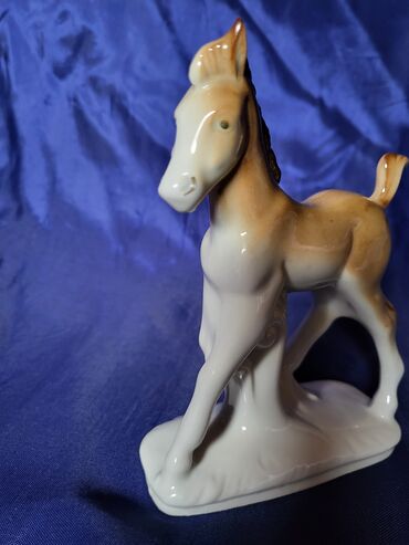 Ostali kućni dekor: Figura konja nova nemacka Foreign 70te. Porcelanska figura. mereni — 4