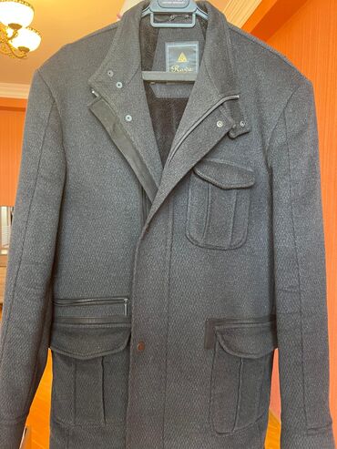 Paltolar: Palto satılır. Çox az geyinilib. Material Kaşemir+Yun. Təmiz Türkiyə