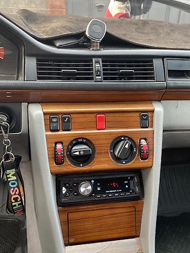 Mercedes-Benz: Mercedes-Benz W124: 1992 г., 2.3 л, Механика, Бензин, Седан — 6