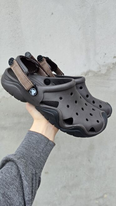 Босоножки, сандалии, шлепанцы: Crocs Solid Clogs
Оригинал 
Размер 41
Отличное состояние