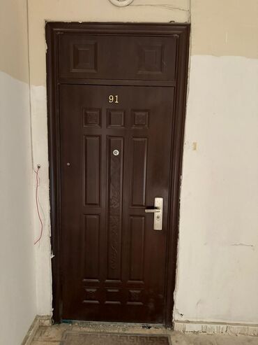 işlənmiş seyf qapi: Seyf qapi 
120azn
Yasamal 1411 leli