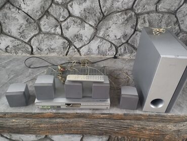 Musiqi mərkəzləri: Sony ev kinoteatrı komplekti Komplekt: - 5 ədəd kompakt peyk akustik — 4