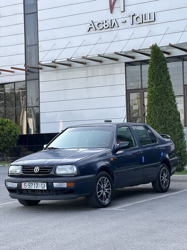 polo авто: Volkswagen Vento: 1993 г., 1.6 л, Механика, Бензин, Седан